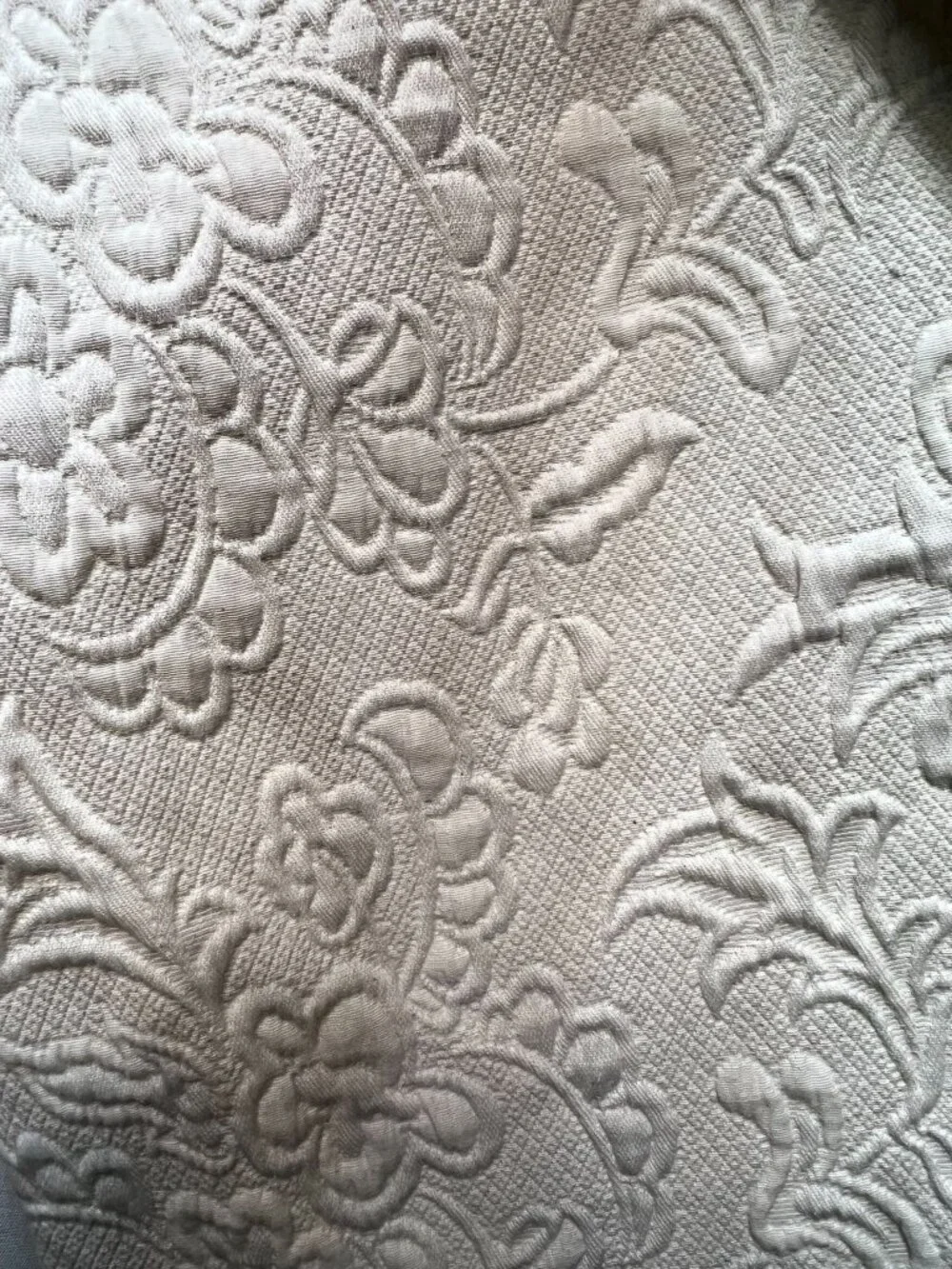 CGG Home Embossed Floral Full Size Coverlet Bedspread Cream Scalloped Trim